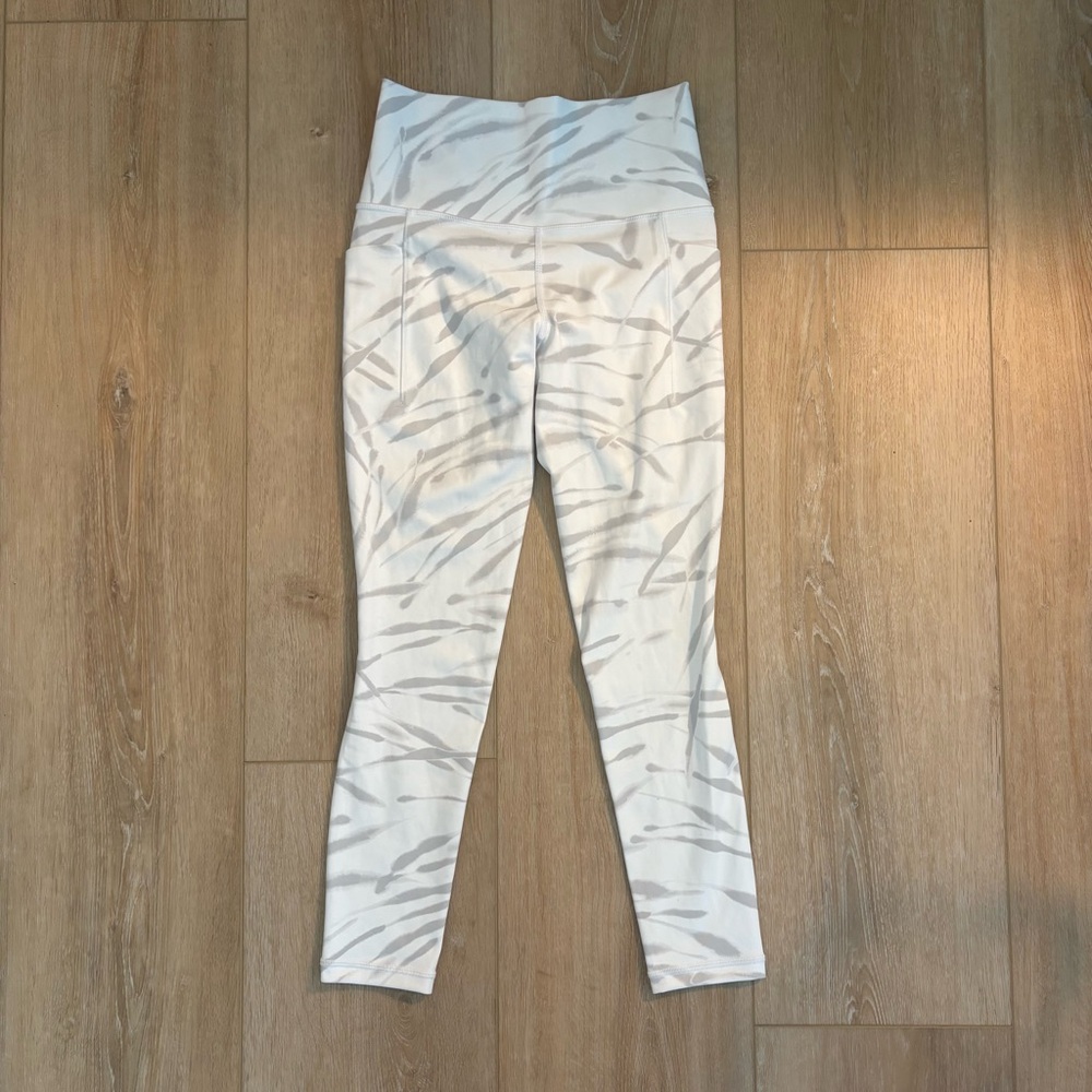 Women’s Athleta Salutation Stash Pocket II 7/8 Tight
